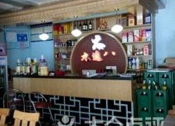 贾乃亮：从风波中心到家庭守护者的隐忍与坚持