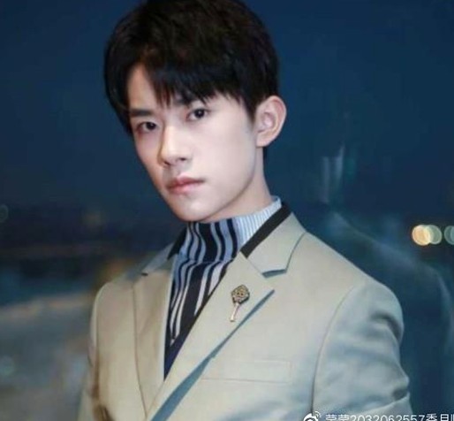 吃瓜导航:苏醒否认何洁离婚 韩雪英语脱口秀获赞