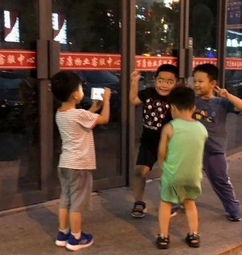 娱乐圈黑料大事件：男明星吃瓜瞬间与爱情真谛揭秘