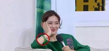 娱乐圈女主背后的真实故事：爆料与纷争交织的瓜田