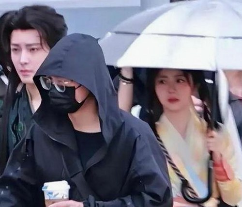 黄子韬：从风云人物到娱乐吃瓜界的“灵魂观察者”