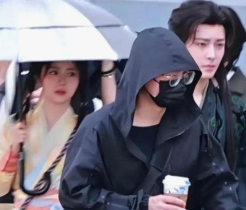 吃瓜小伙的意外鼻血引发的生活与娱乐圈观察