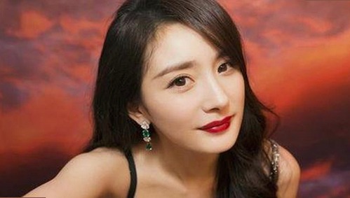 王茜话剧舞台力压群雄，花姐形象升级更有层次感