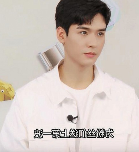 九月娱乐圈吃瓜大事件背后:从恋情风波到黑暗阴影的全景透视