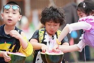 揭秘“娱乐吃瓜君”：抖音上的神秘吃瓜达人背后故事